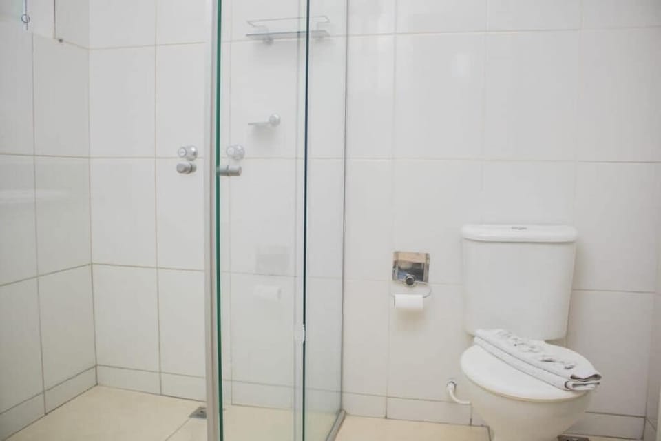 Standard Double Room | Bathroom | Shower, free toiletries, towels, toilet paper