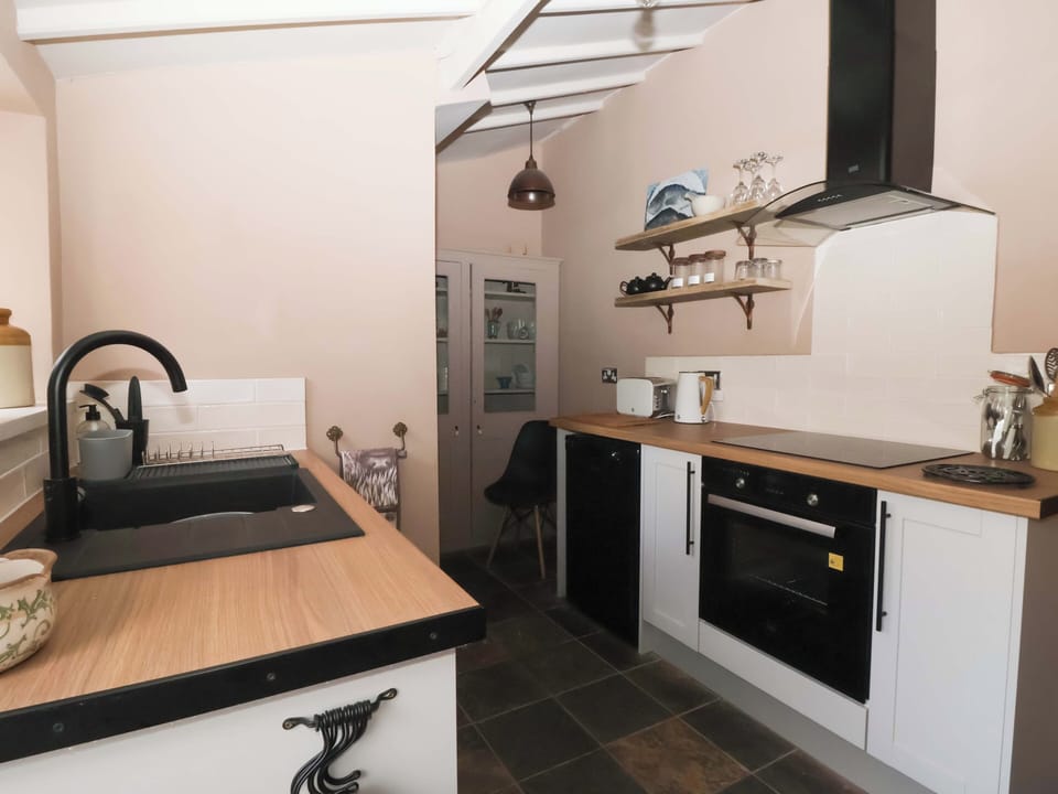 Cottage | Private kitchen | Cookware/dishes/utensils