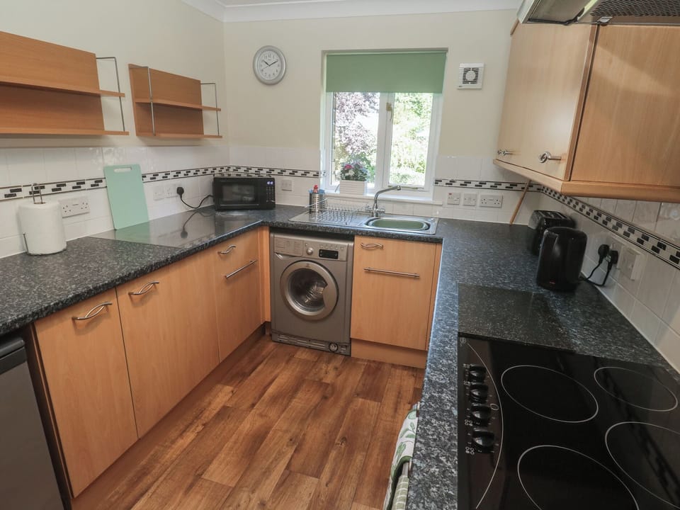 Dishwasher, cookware/dishes/utensils