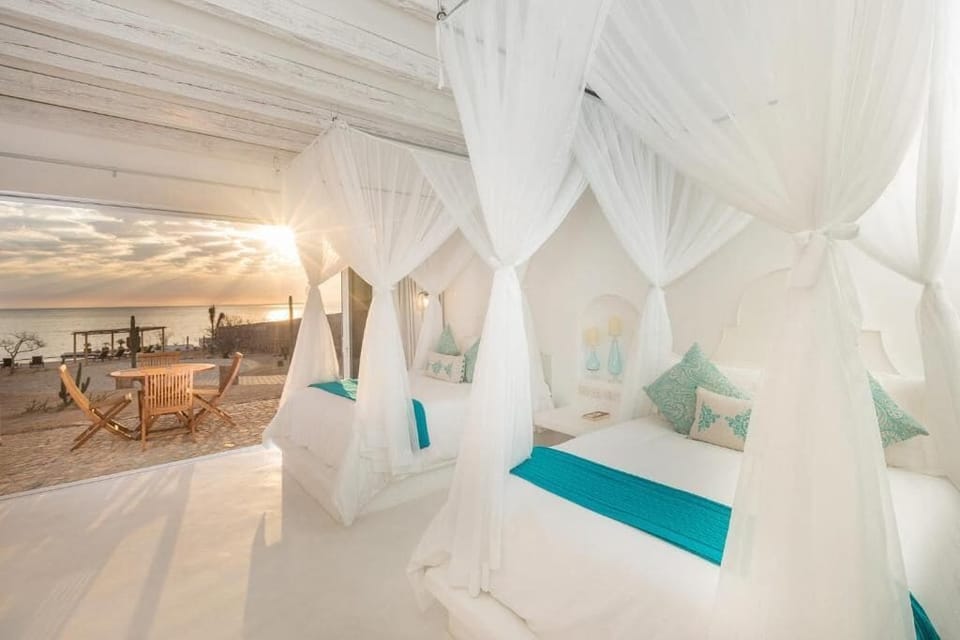 Comfort Cabin, Garden View | Premium bedding, down comforters, blackout drapes, WiFi (free)