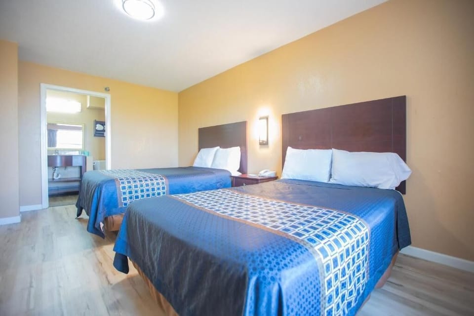 Deluxe Double Room, 2 Queen Beds | Desk, free WiFi