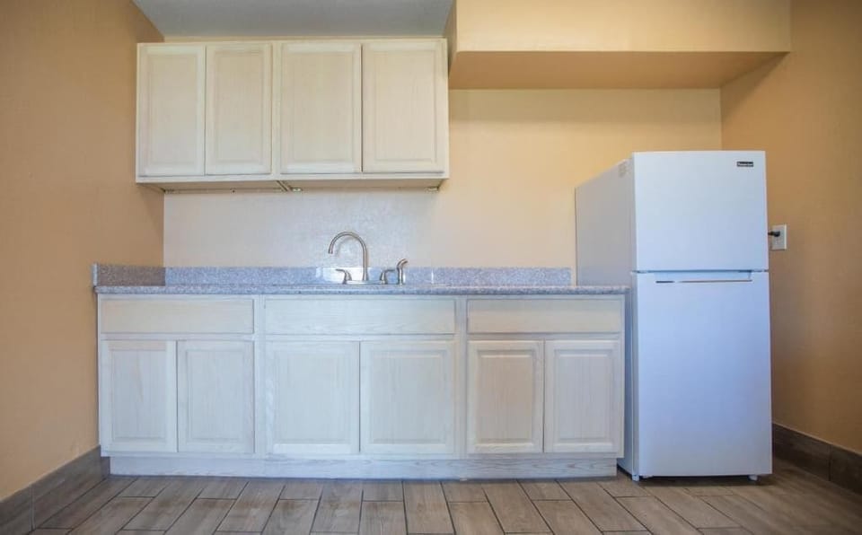 Fridge, microwave
