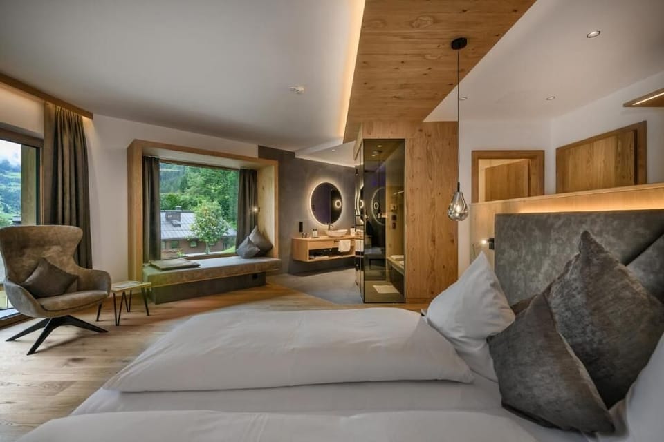 In-room safe, WiFi (free)
