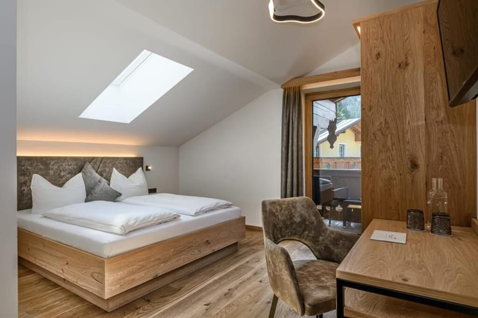 In-room safe, WiFi (free)