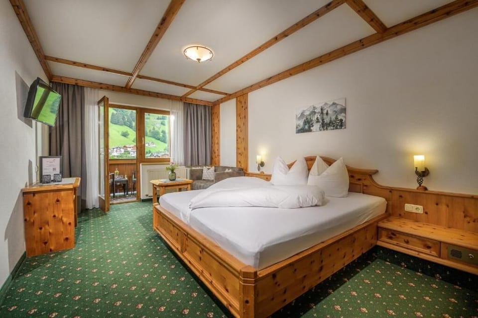 In-room safe, WiFi (free)