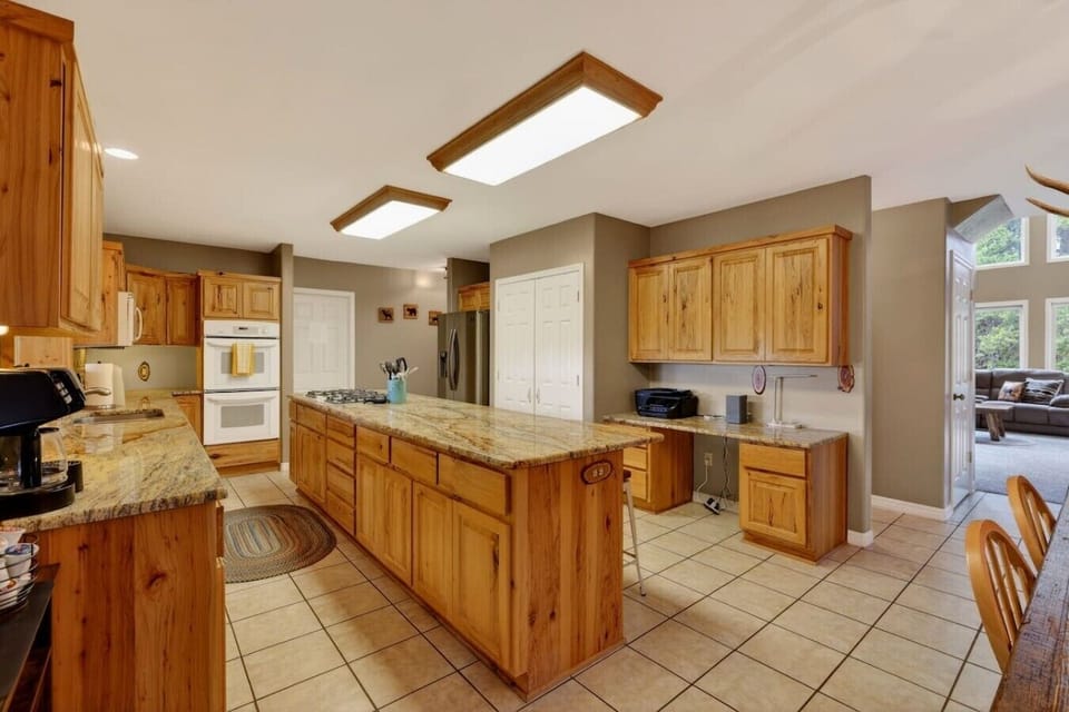 Large Kitchen + Desk Area