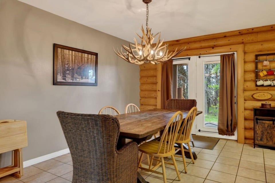 Dining Area - Seating for 6