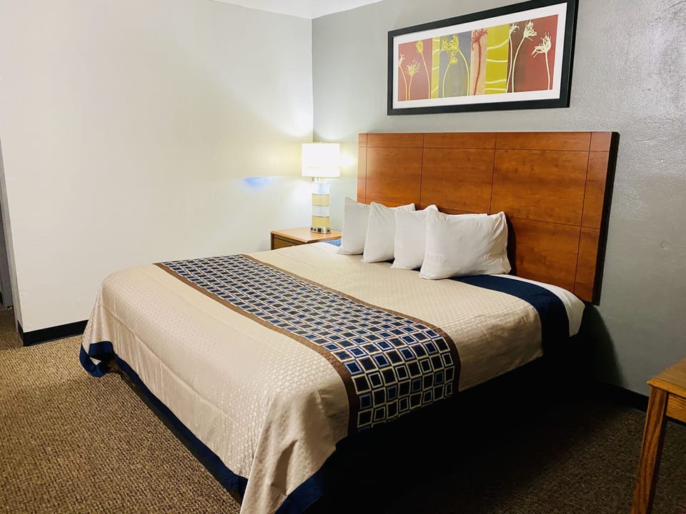 Desk, iron/ironing board, rollaway beds, free WiFi