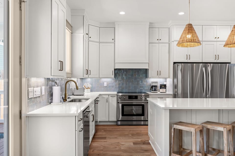 Spacious Kitchen With Island Bar and Modern Amenities On 1st Floor