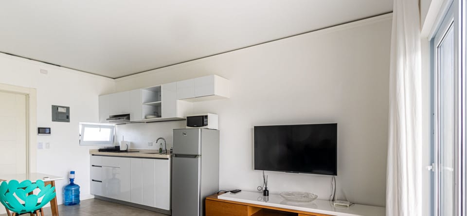 Apartment, Balcony, Ocean View | Living room