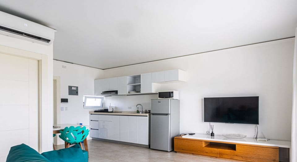 Apartment, Balcony, Ocean View | Living room