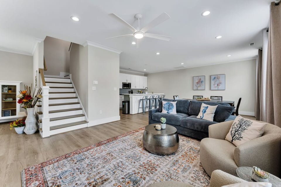 Comfortable gathering space designed for family trips and group stays
