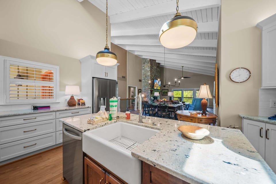 Basin Sink in the Kitchen Island