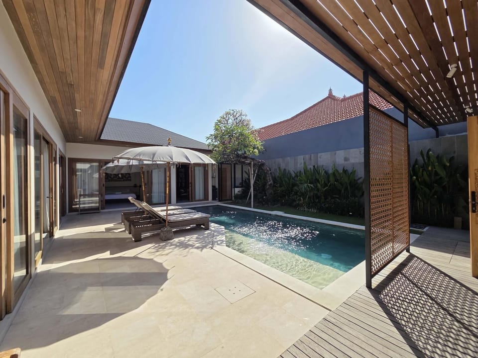 Calm & Stylish Single‑Level Villa • Private Pool, Mini Gym & Office (1709)
