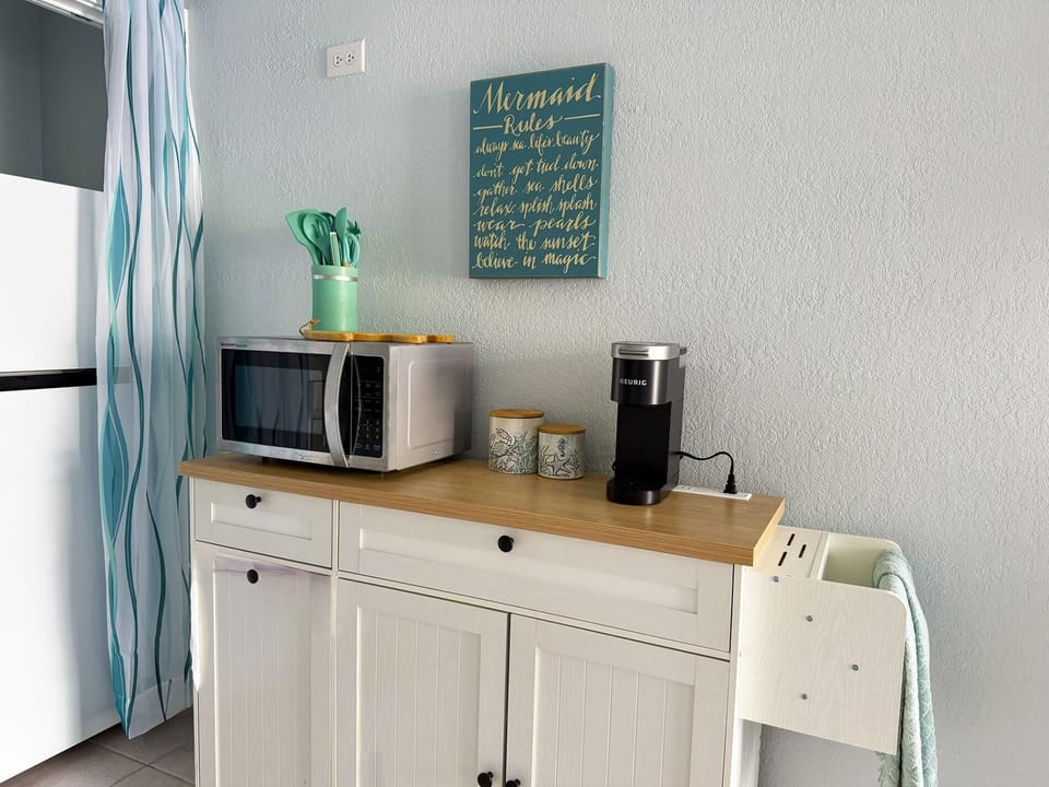 Venice Villas Studio – Ground Poolside Retreat (7949)