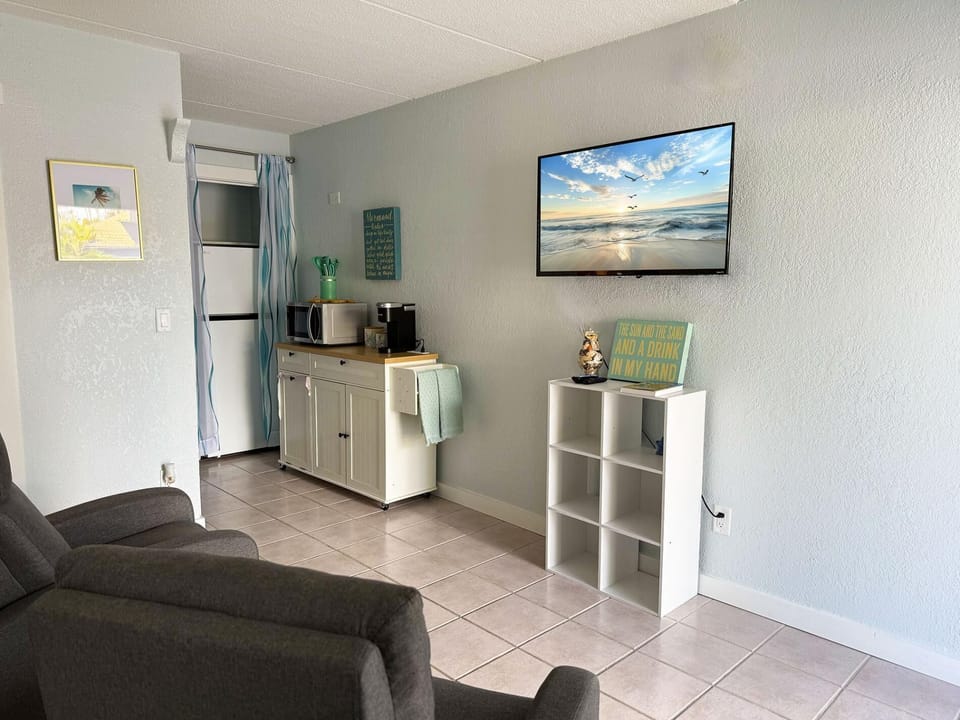 Venice Villas Studio – Ground Poolside Retreat (7948)