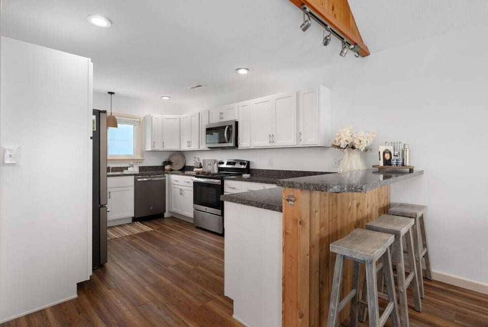 25-web-or-mls-10341-S-Colony-TL-Kitchen