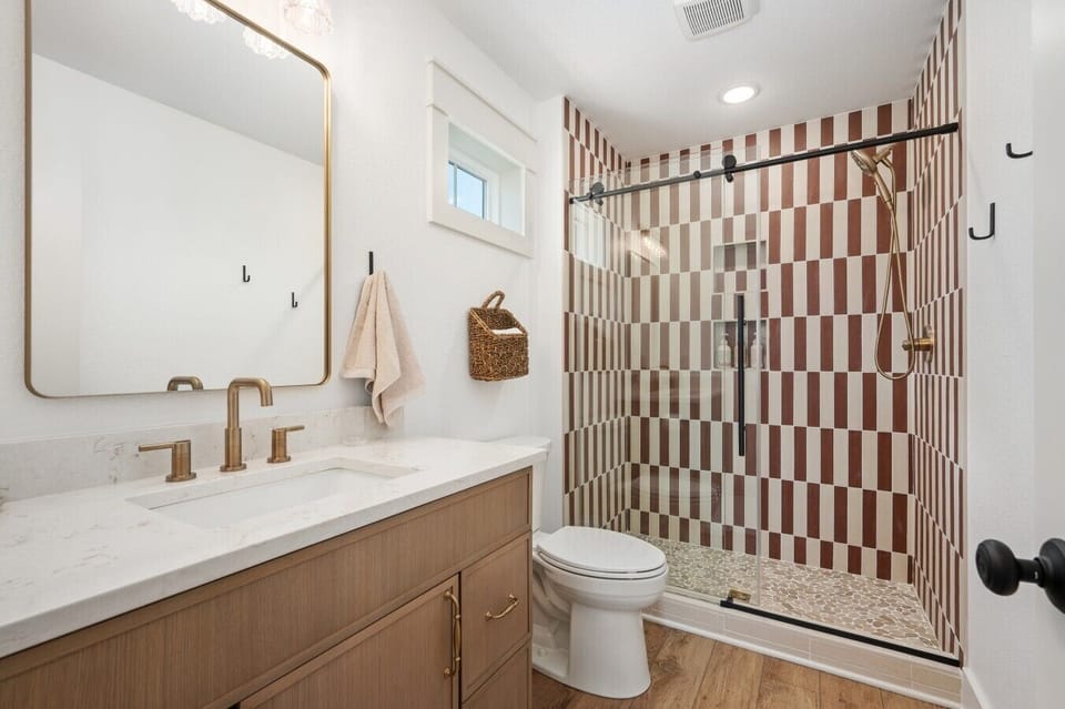 29-print-112-E-Fifth-St-TL-BR4-Private-Bath