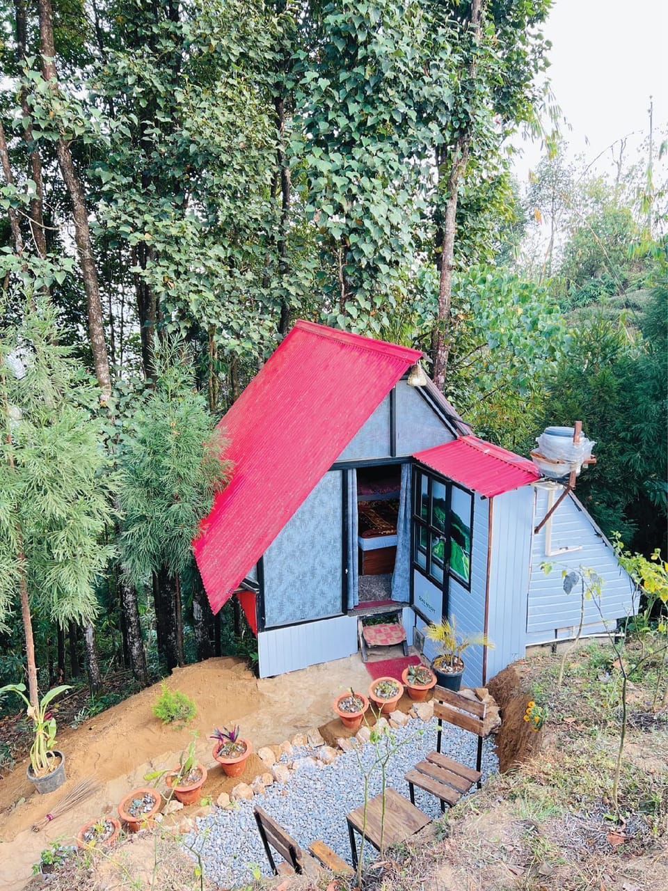 Comfort Cottage, Balcony, Garden View | Property grounds