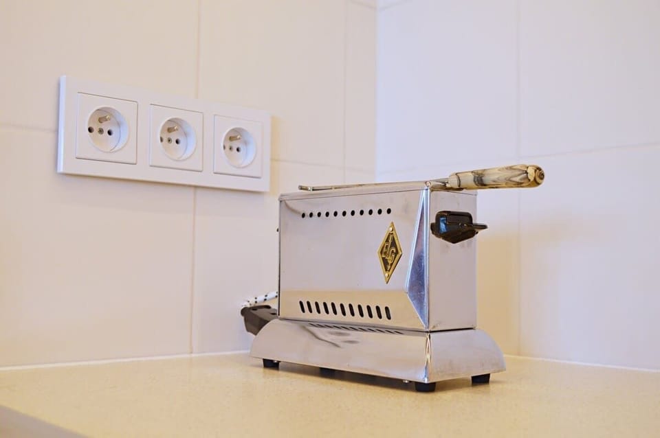 Fully equipped kitchenette. 