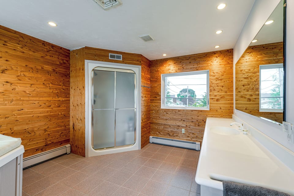 En-Suite Bathroom | Upper Level