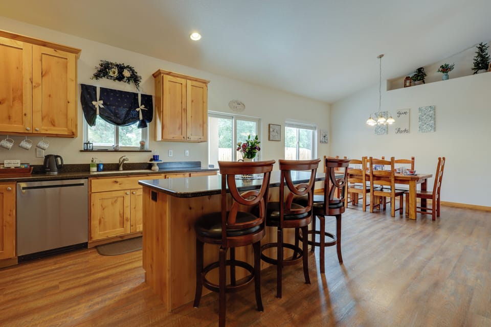 Kitchen & Dining Area