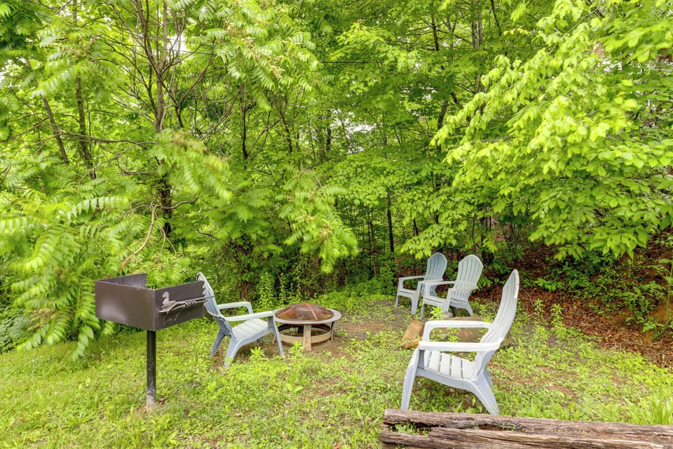 Yard w/ Fire Pit & Grill