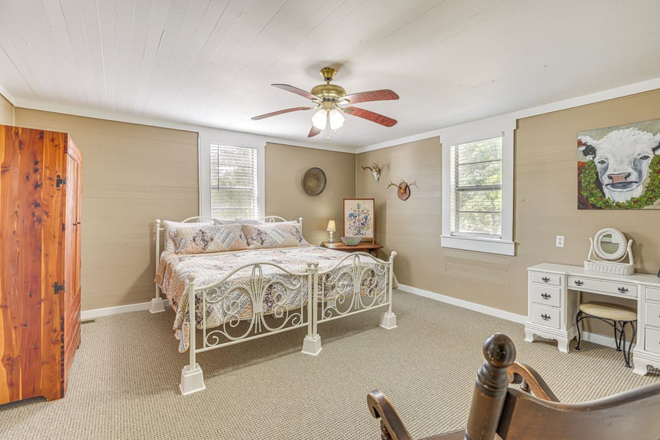Bedroom 1 | King Bed
