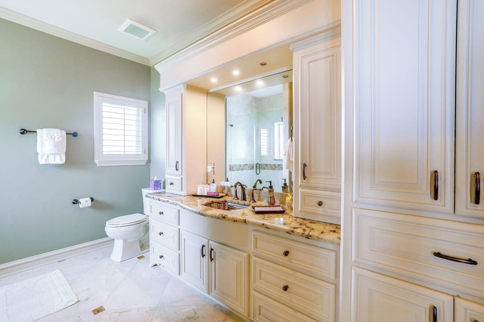 Full Bathroom | Shower | 2nd Floor