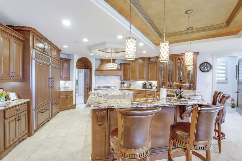 Kitchen | Dishwasher | Stove/Oven | Microwave | 1st Floor