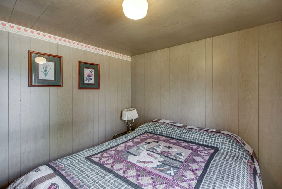 Bedroom 1 | Queen Bed