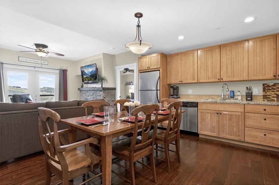 Fully stocked kitchen / dining area provides everything needed for family meals