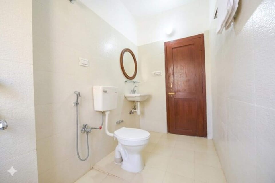 Shower, free toiletries, towels, soap