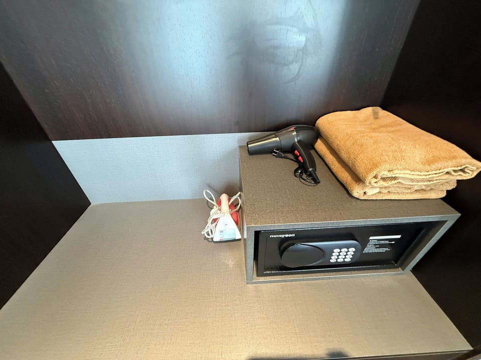 Desk, laptop workspace, free WiFi