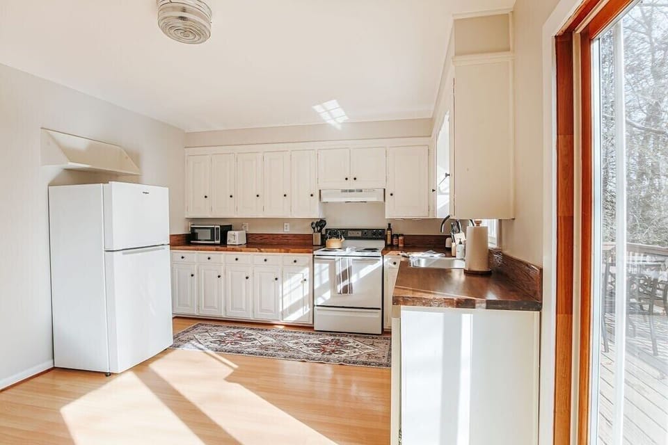 Cottage, Private Bathroom (Artisan's Cottage) | Shared kitchen