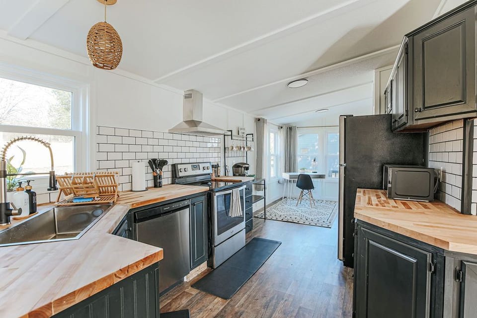 Cottage, Private Bathroom (Basecamp Cottage) | Shared kitchen
