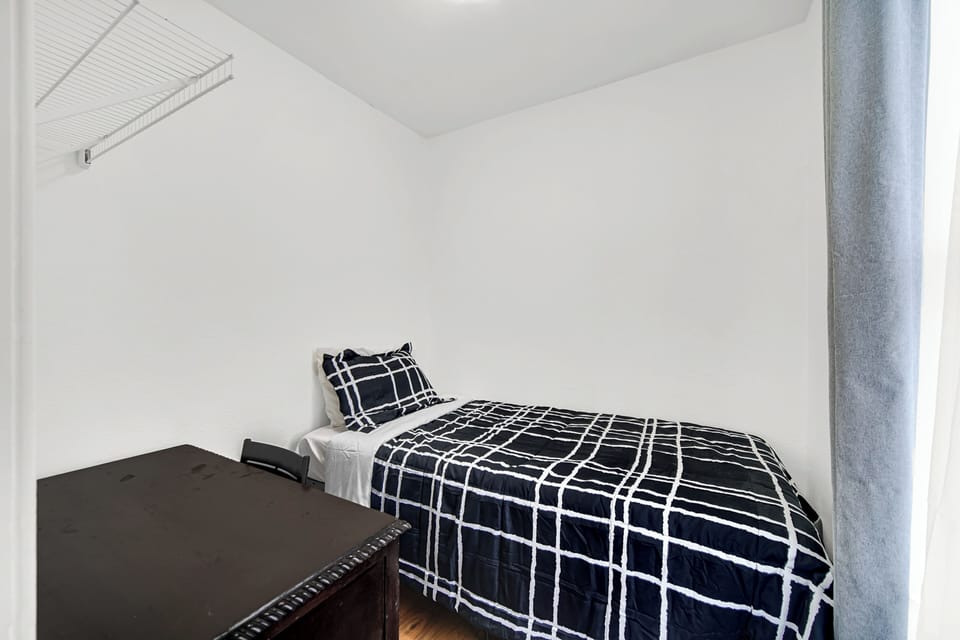 Superhost: 2BR Dtwn Apt Extended Stay Welcome Apartment in Michigan City