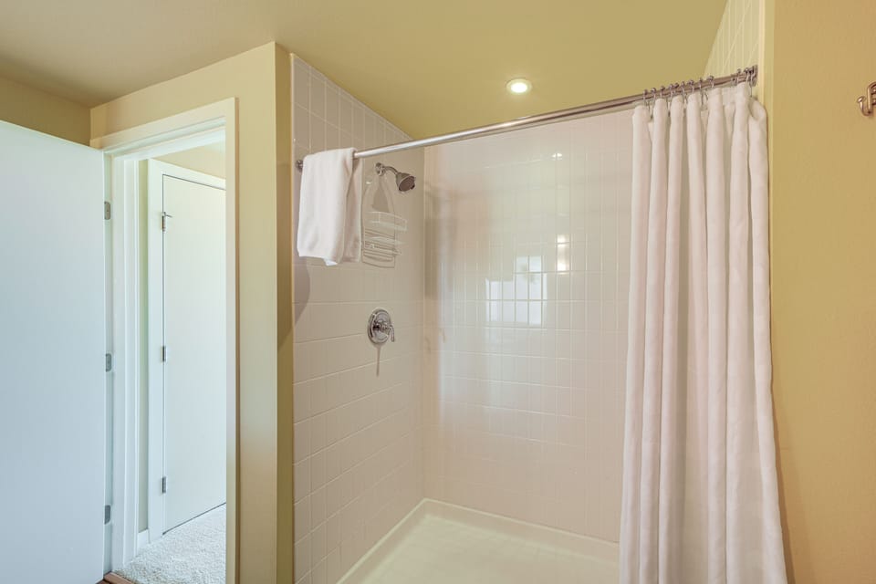Dual Chelan Resort Suites: Pool, Hot Tub & Beach Apartment in Chelan (In Town)
