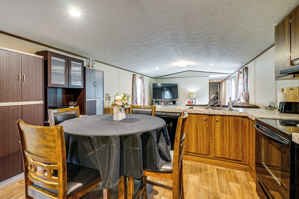House (3 Bedrooms) | Interior
