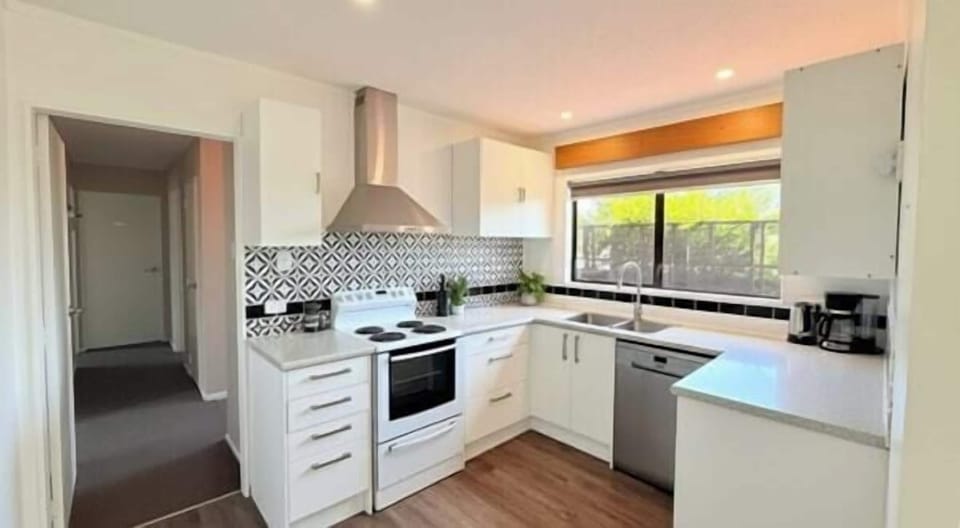 House, 3 Bedrooms, Kitchen, Garden View | Private kitchen