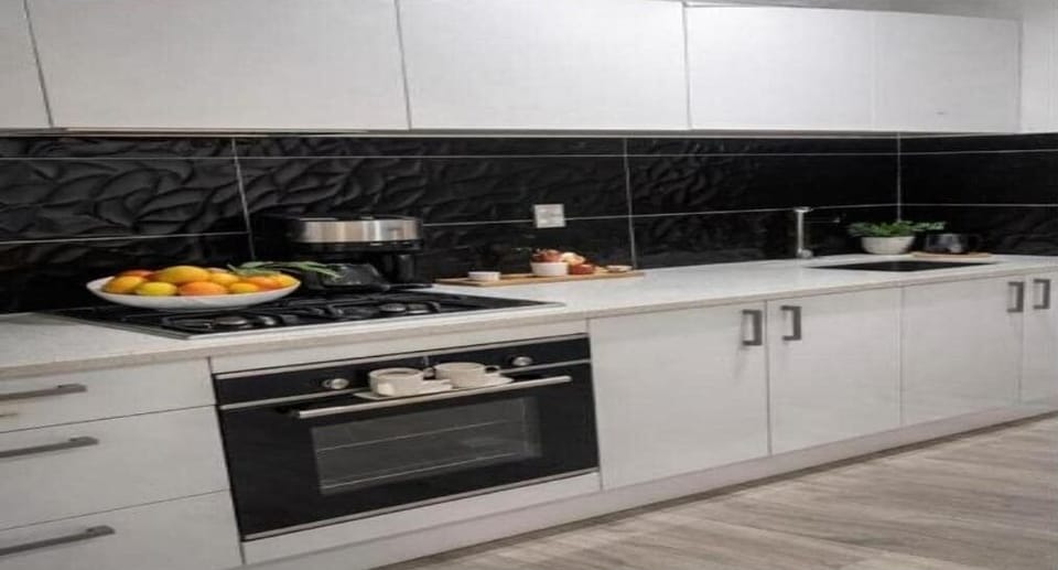 House, 3 Bedrooms, Private Bathroom, Garden View | Private kitchen