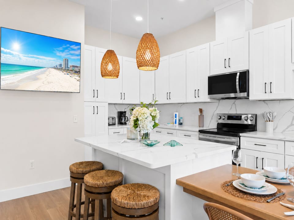 Breakfast Bar - Smart TV and Seating for Three - Floor 2
