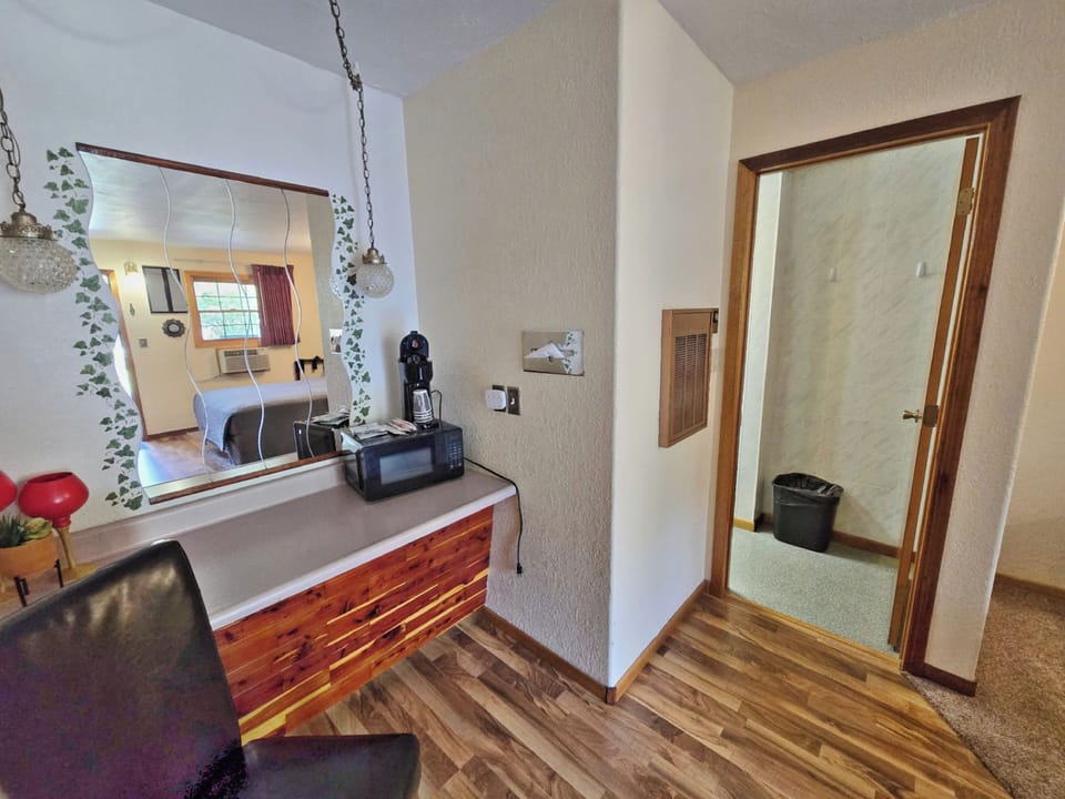 Basic Single Room (29) | Free WiFi, bed sheets