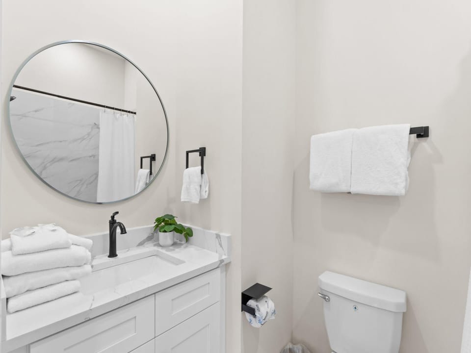 3006 Emerald Coast A - Primary Bathroom - Vanity - Floor 3
