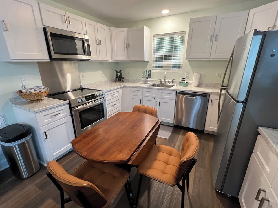 Skip the cramped hotel kitchenette. Enjoy the freedom of a full-scale kitchen.