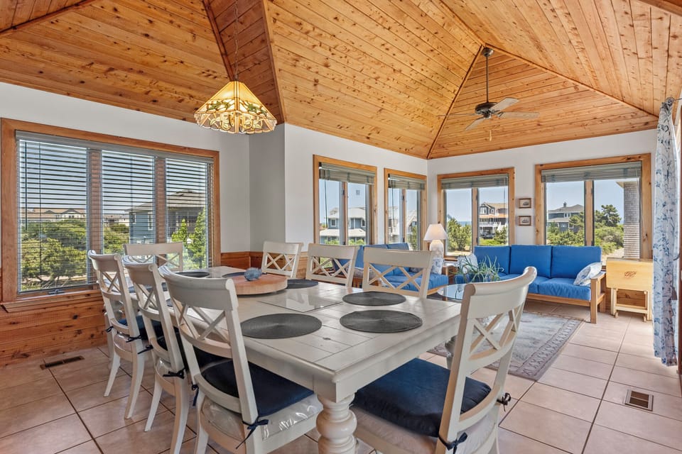 DU411: Mermaid Shade | Top Level Dining Area