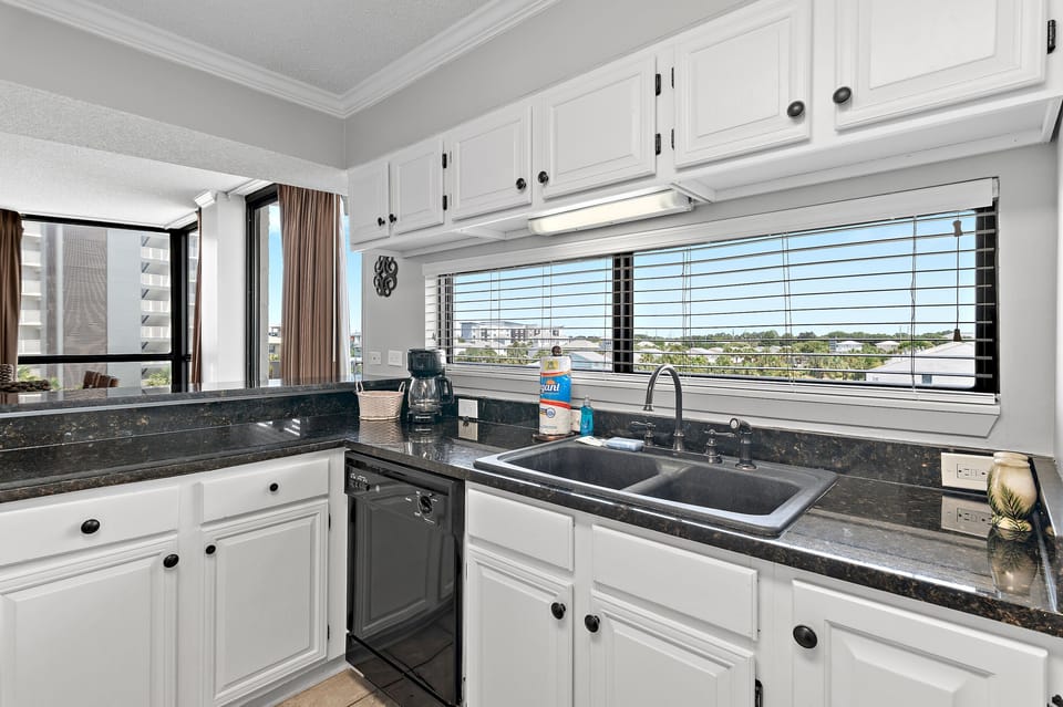 Well equipped kitchen with plenty of workspace