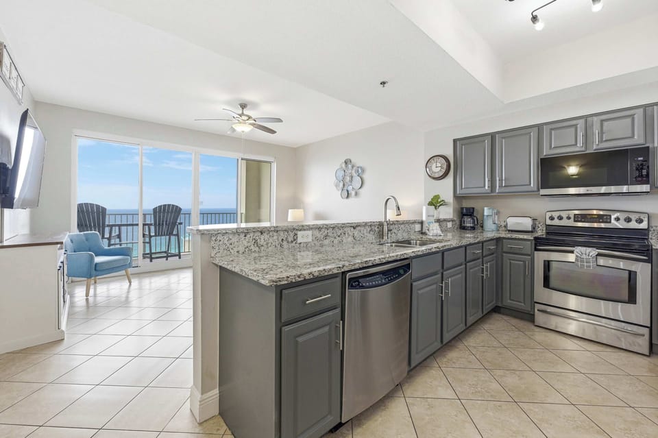 Condo, Multiple Beds (Vantage Vues) | Private kitchen