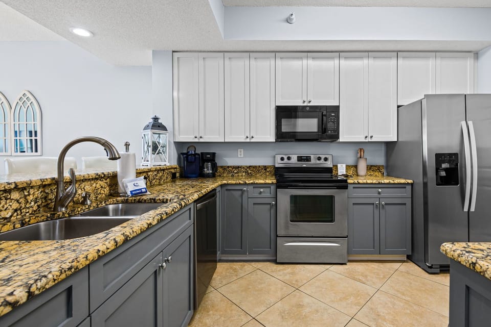 Full kitchen