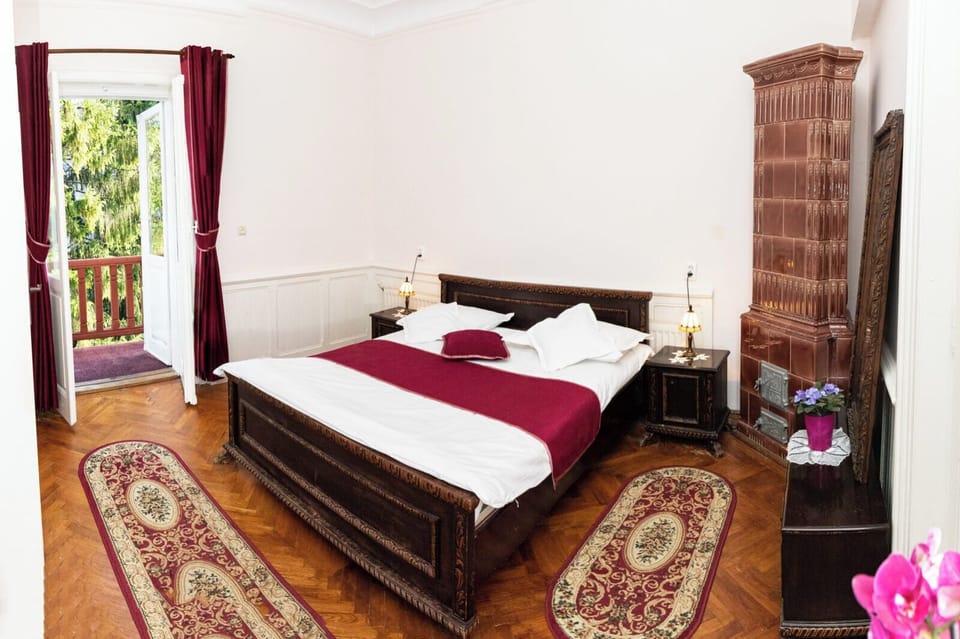 Basic Double Room | Premium bedding, WiFi (free), bed sheets